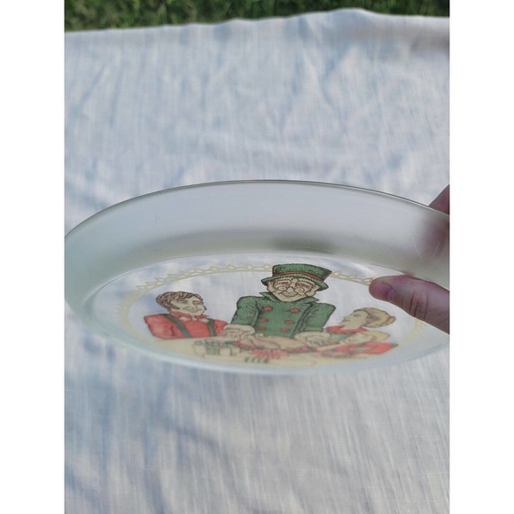 Tiara Vintage glass serving dish with Scrooge, Tiny Tim, Christmas dinner family - Picture 3 of 3